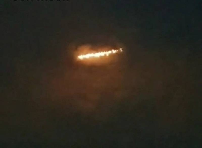 Жители Ростовской области увидели в небе неопознанные горящие объекты