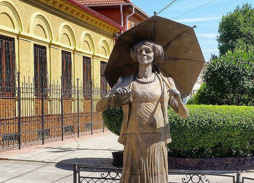В Таганроге демонтируют и отреставрируют памятник Фаине Раневской