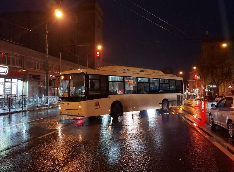 В Ростове на Ворошиловском автобус с пассажирами сбил 78-летнюю пенсионерку