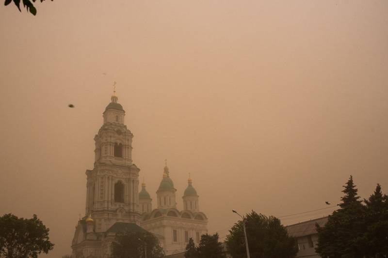 Мощнейшая пыльная буря накрыла Астраханскую область
