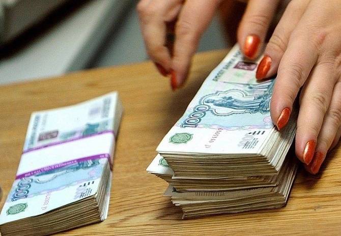Директора школы в Ростовской области заподозрили в присвоении полумиллиона рублей