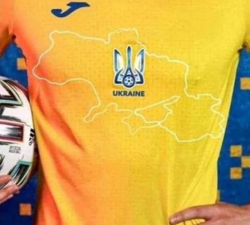 Украинский депутат опубликовал фото футболки своей сборной с очертаниями Ростовской области