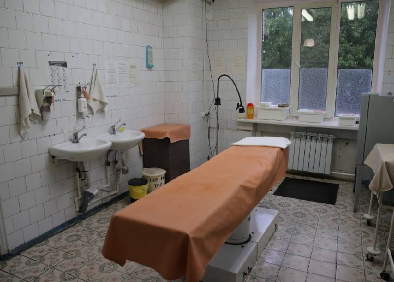 Губернатор Голубев потребовал ускорить ремонт детской больницы в Таганроге