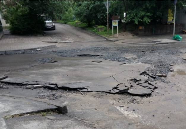 Поврежденные ливнем в центре Ростова дороги отремонтируют за четыре дня