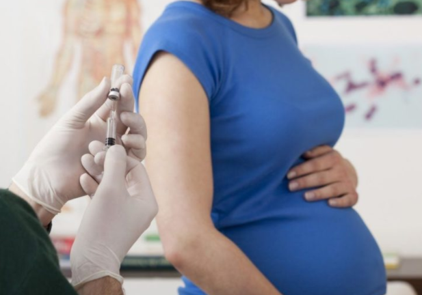 В России беременным разрешили прививаться вакциной «Спутник V»