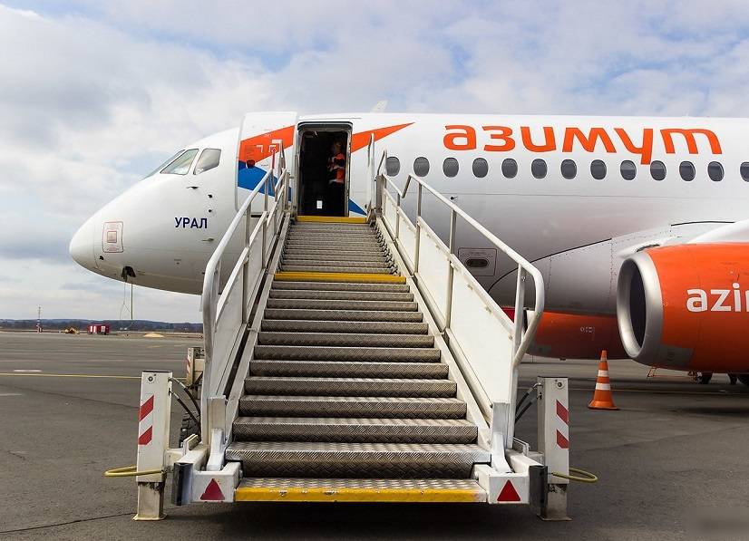 Базирующаяся под Ростовом авиакомпания «Азимут» закупит три Airbus А-220 и пять SSJ-100