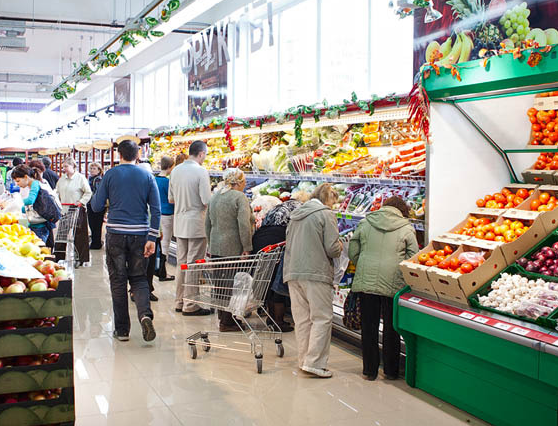 В России предложили закрыть продуктовые магазины для непривитых от COVID-19