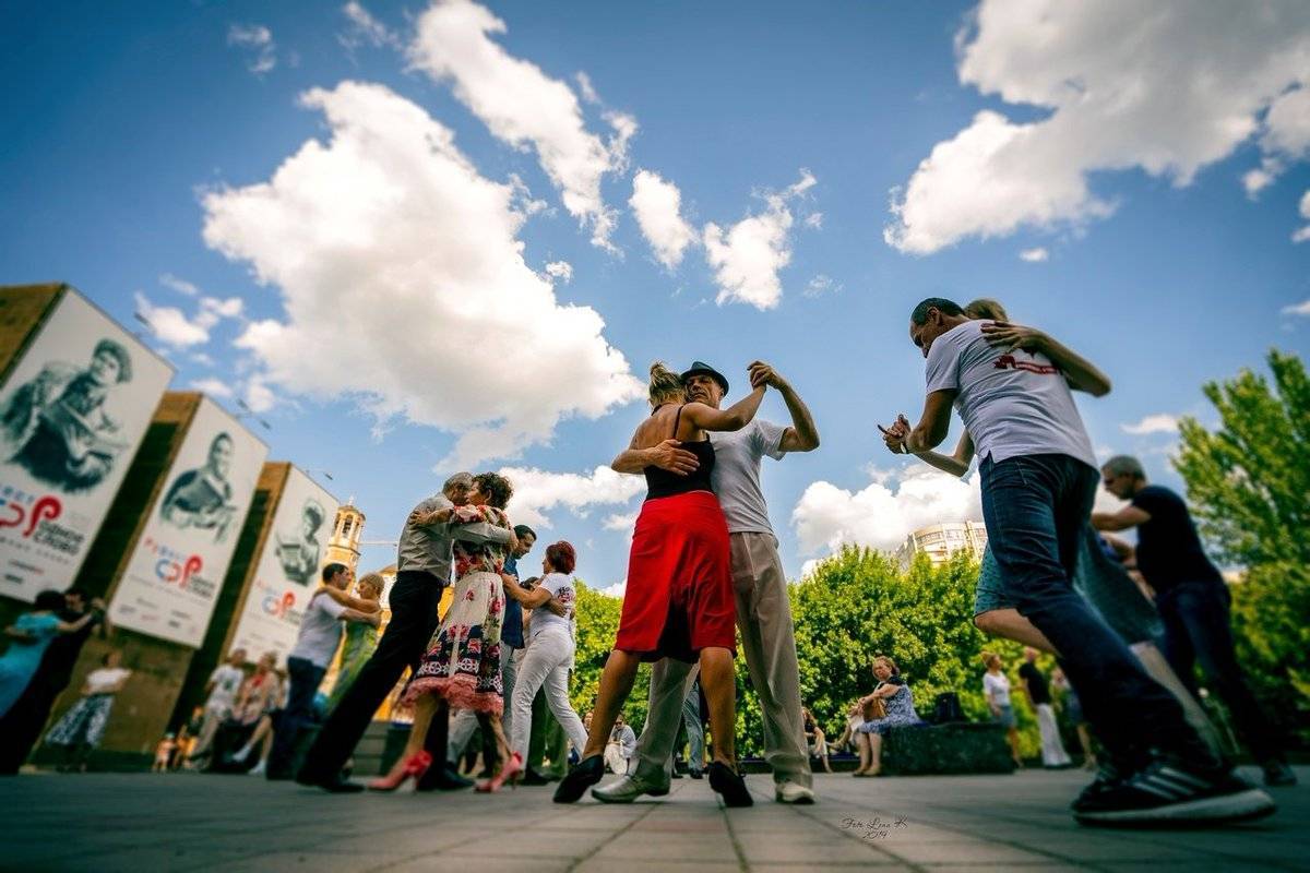 Баттл хитов Мосфильма и Голливуда, экскурсии на теплоходе, вечеринка в стиле Latino: куда сходить в выходной в Ростове
