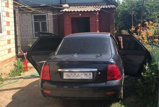 Дети погибли от жары в закрытой машине под Ростовом