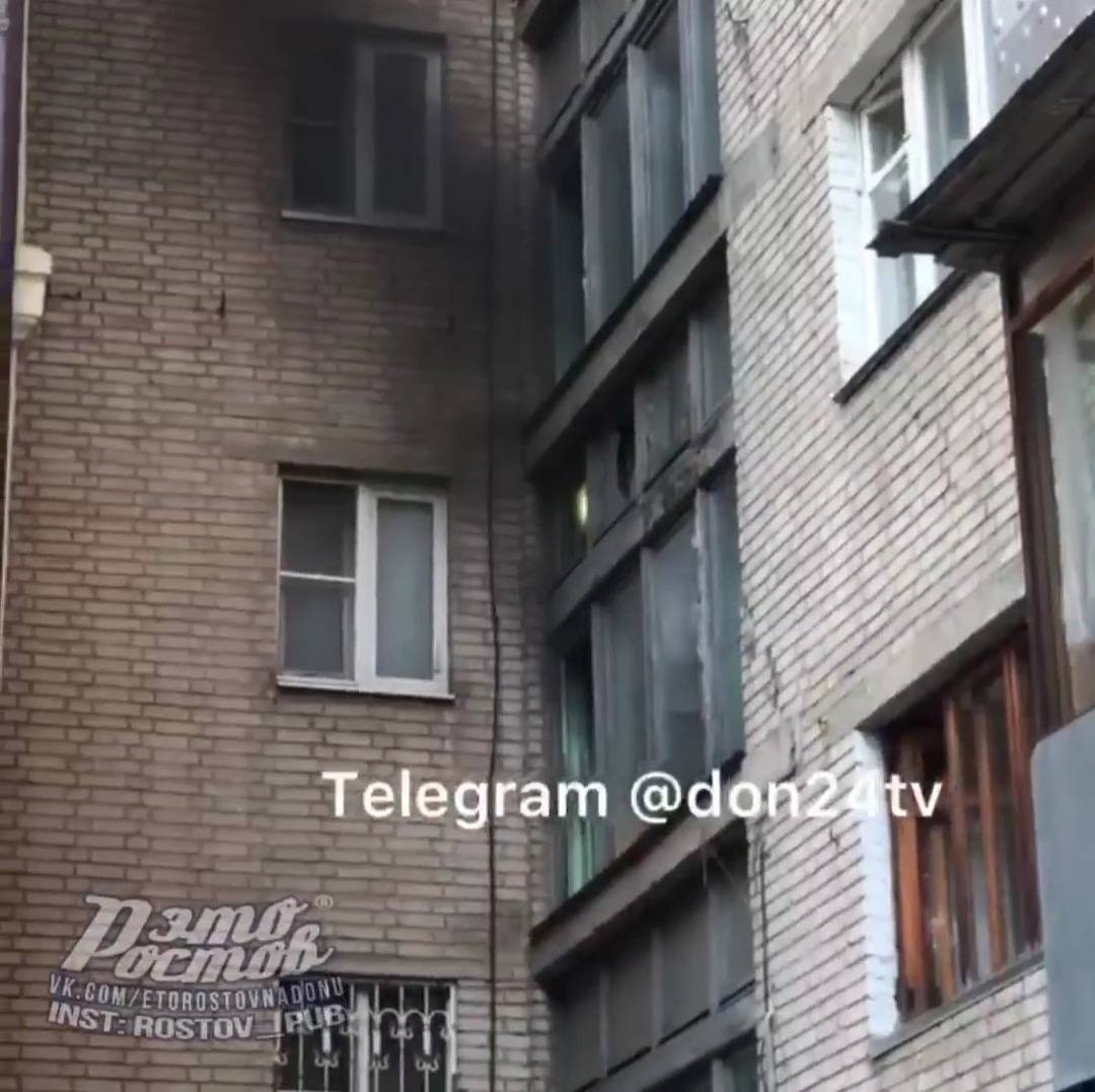 В Ростове на Большой Садовой из горевшего дома эвакуировали 36 человек