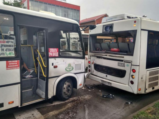 В Ростове на Стачки при столкновении автобусов №85а и №40 пострадали восемь пассажиров