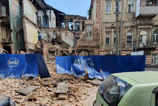 Аварийный особняк на Социалистической в Ростове обрушился после сильного ливня