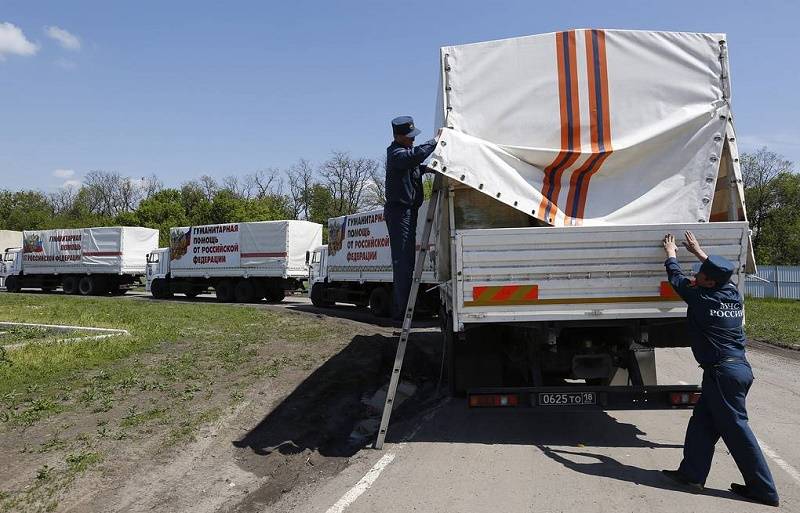 Колонна МЧС России из Ростовской области доставила в непризнанные республики Донбасса 70 тонн гуманитарной помощи