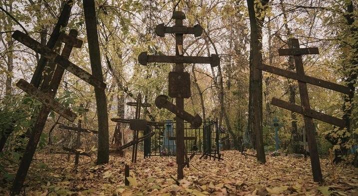 На неучтенном кладбище в Ростове неизвестные портят и подменяют могилы