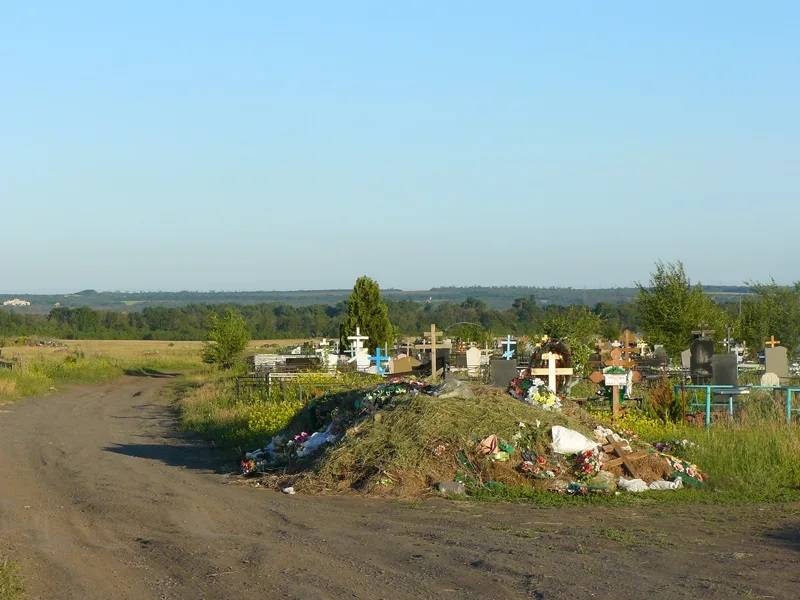 В Новошахтинске бухгалтер кладбища платила сыновьям за мнимые могилы