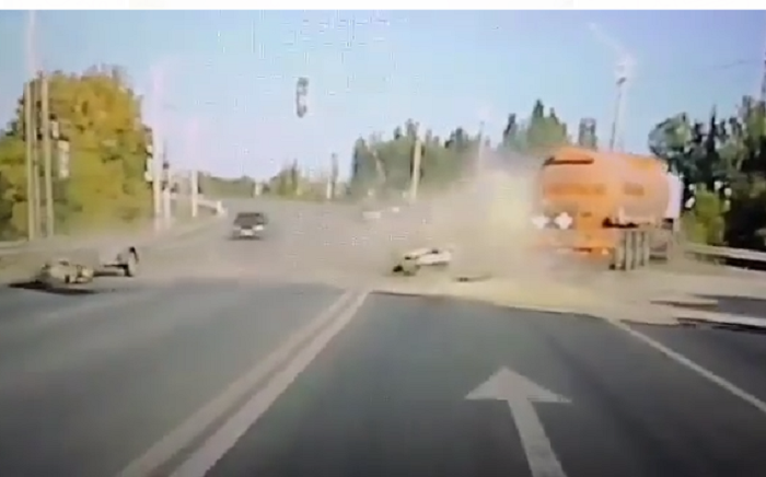 В Ростовской области на видеорегистратор попал момент  смертельного столкновения «ВАЗа» с бензовозом