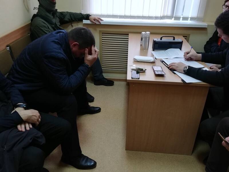 В Ростовской области полицейских из антинаркотического отдела подозревают во взятке в полмиллиона рублей
