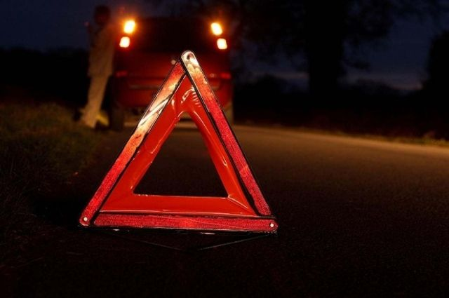 В Ростове автомобиль сбил выбежавшую на «зебру» ночью 41-летнюю женщину: видео