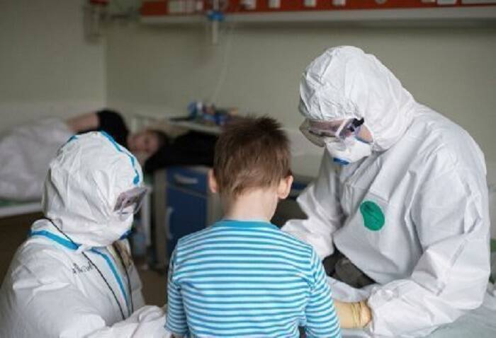 В Ростовской области в последнюю волну коронавирусом заболели 800 школьников и 200 воспитанников детсадов