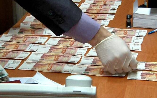 В Ростовской области экс-полицейскому из ОБЭП дали три года за передачу взятки в налоговую