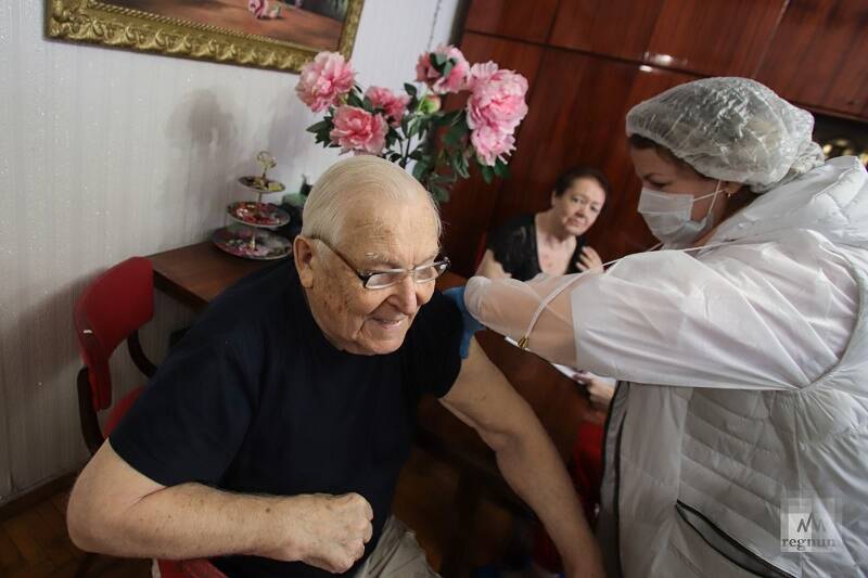 В Ростовской области постановлением Роспотребнадзора все граждане старше 60 лет подлежат обязательной вакцинации от ковида