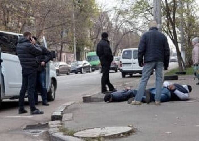 В Ростове двум сотрудникам ОКОН дали по 7 лет за полумиллионную взятку от наркодилера