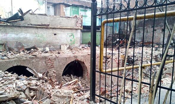 Ростовчане обнаружили таинственные подземелья под снесенным на Суворова особняком