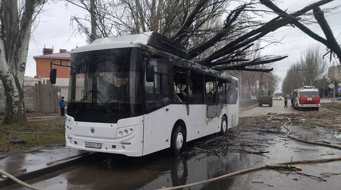 В Сети появились жуткие кадры полыхающего в Таганроге рейсового автобуса №31