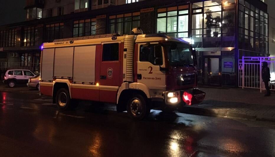 В Ростове из горящего 21-этажного ЖК «Парус» спасены трое взрослых и четыре ребенка