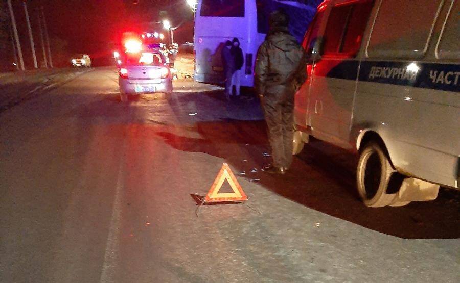 В Ростовской области число жертв столкновения легкового автомобиля с автобусом увеличилось до трех