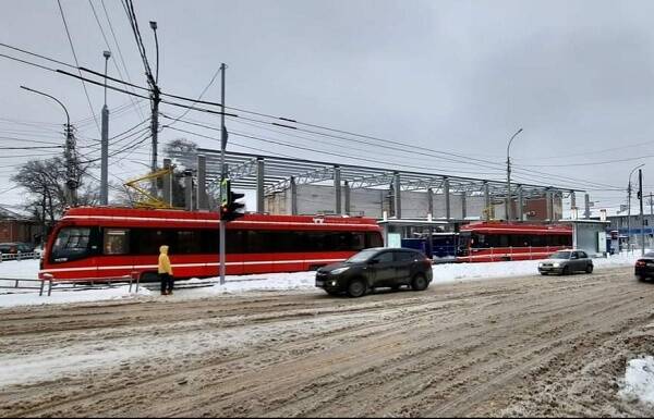 Обновленный таганрогский трамвай, по мнению горожан, «не прошел испытания погодой»