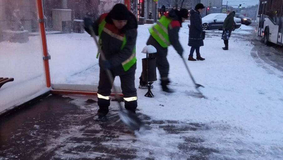 В Ростове на уборку снега вышли 125 снегоуборочных машин и 270 дворников