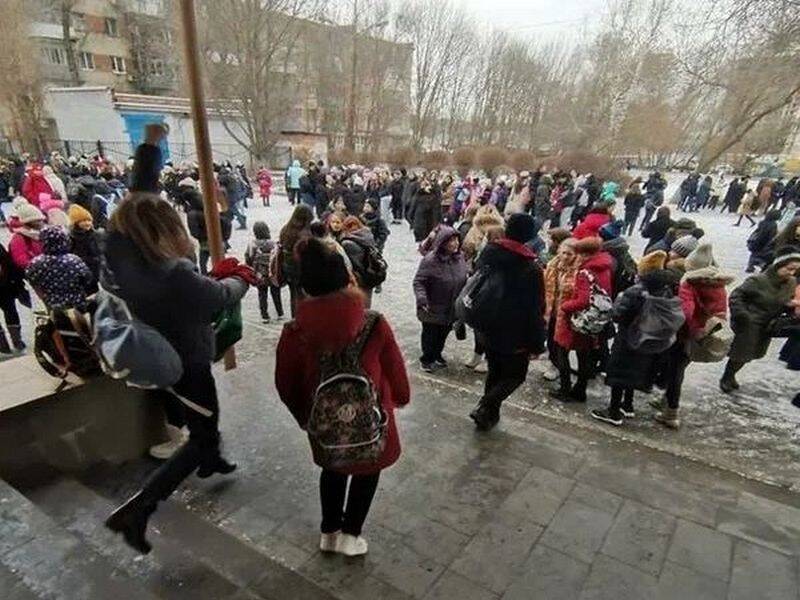 В 92 "заминированных" школах Ростова не обнаружено взрывных устройств 17 января