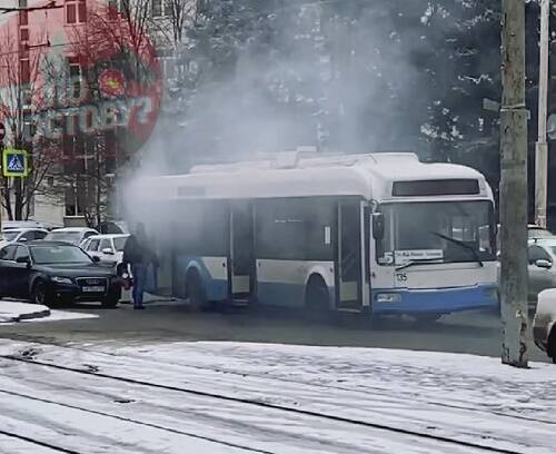 В Ростове на улице 1-й Конной армии загорелся троллейбус