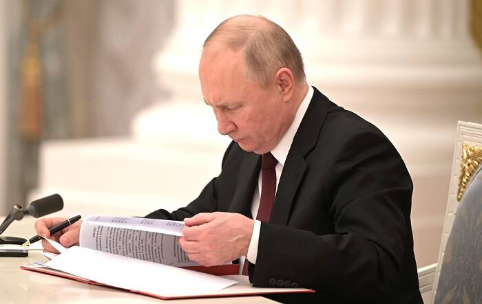 Путин поручил Минобороны обеспечить поддержание мира в ДНР и ЛНР