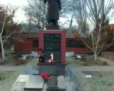 В Ростовской области на воинском мемориале вместо Вечного огня установили электронное панно