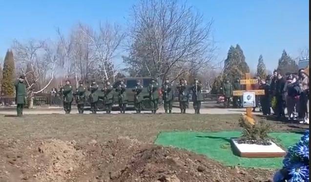 В Новочеркасске прошла церемония прощания с 29-летними братьями-близнецами, погибшими на Украине