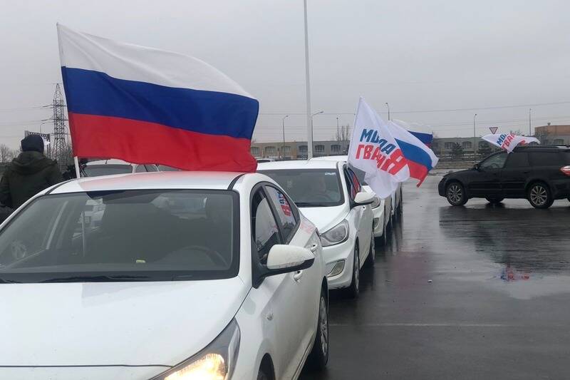 В Ростове устроили автопробег «Zа победой»