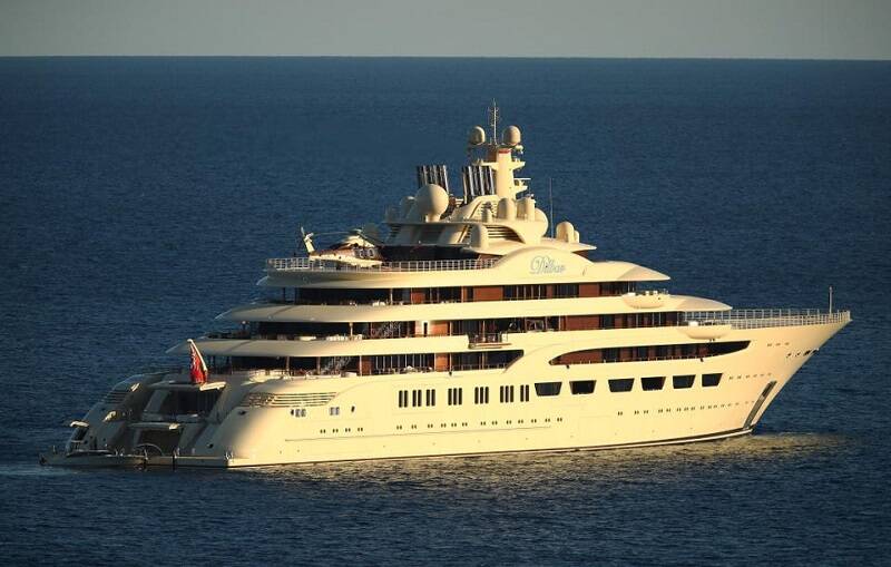 У миллиардера Алишера Усманова власти Германии конфисковали яхту Dilbar