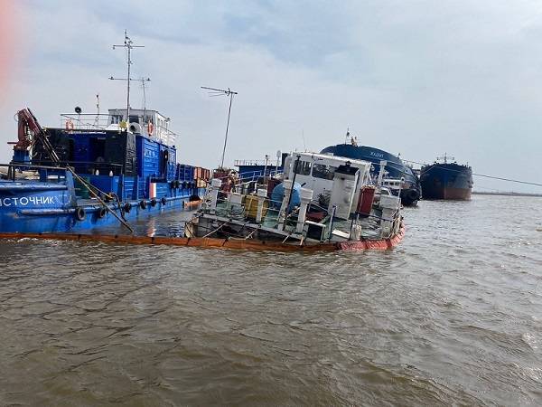 Опубликовано видео затонувшего в реке Дон судна «ОС-11» с самоходной очистной станцией