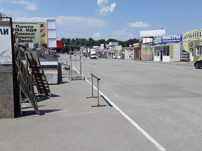 На въезде в Ростов начали сносить рынок «Строительный»