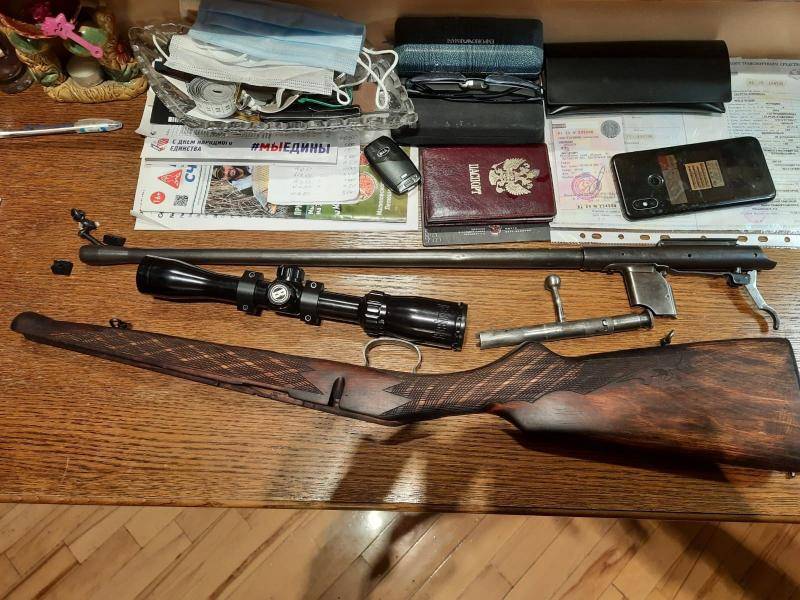 В Ростове 58-летний мужчина хранил дома и в двух гаражах арсенал оружия