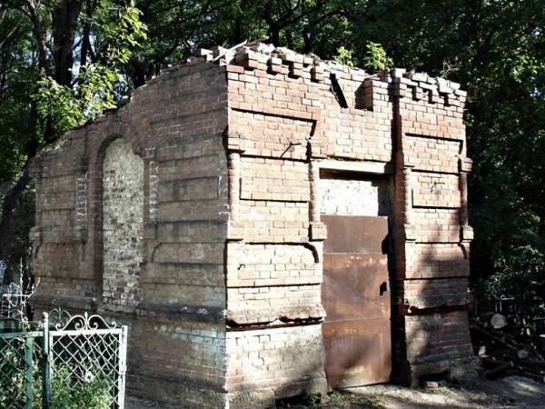 На новочеркасском кладбище 130-летнюю часовню-усыпальницу восстановят за 1,4 млн рублей
