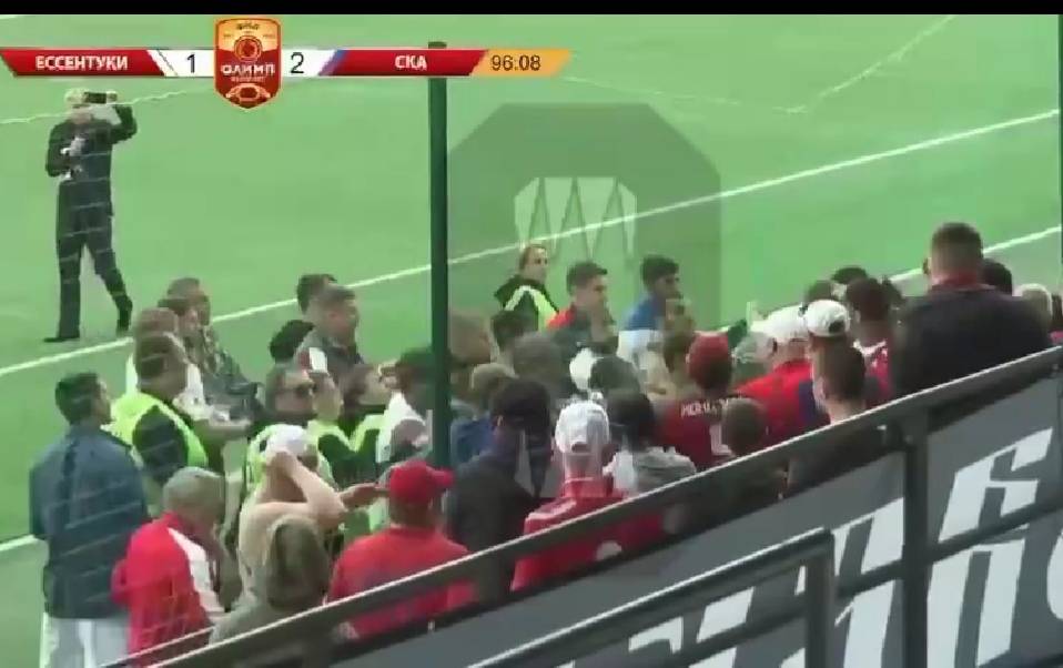 Фанаты ростовского СКА в Ессентуках подрались на стадионе с футболистами местного клуба