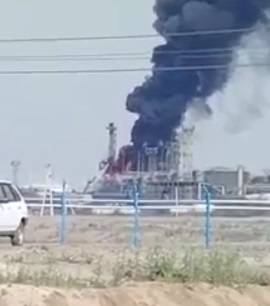 В Ростовской области загорелся приграничный Новошахтинский завод нефтепродуктов