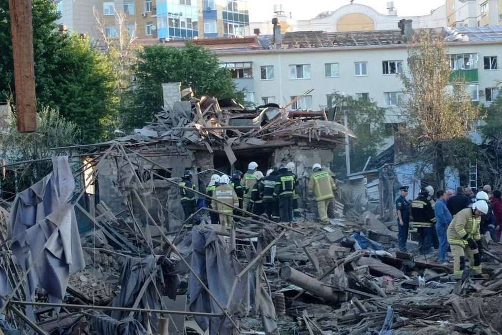 В результате ночного обстрела в Белгороде повреждены и разрушены десятки жилых домов, погибли и ранены жители