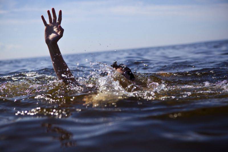 В Ростове спасатели реанимировали утонувшего на левом берегу Дона мужчину