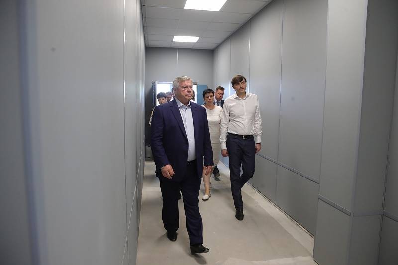 Министр образования РФ Сергей Кравцов посетил строящуюся модульную школу в ростовском микрорайоне Суворовский