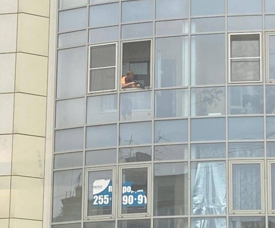 В Ростове полиция проверяет факт обстрела пешеходов неизвестным из окна жилого дома