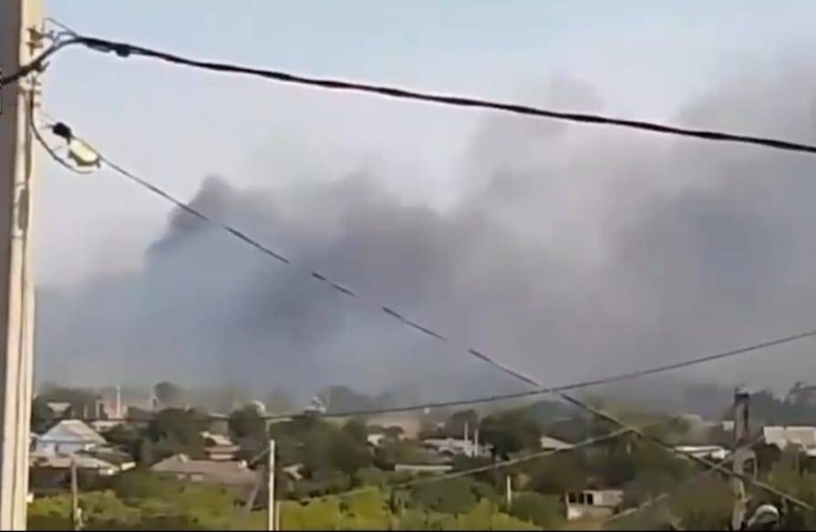 В Тацинском районе ландшафтный пожар уничтожил два дома и еще 10 под угрозой